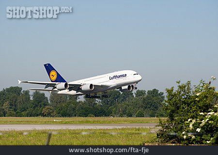 
                Abflug, Passagierflugzeug, Lufthansa                   