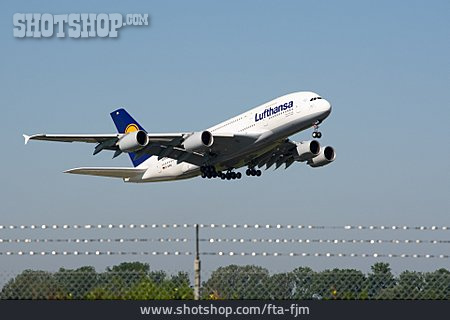
                Abflug, Passagierflugzeug, Lufthansa                   