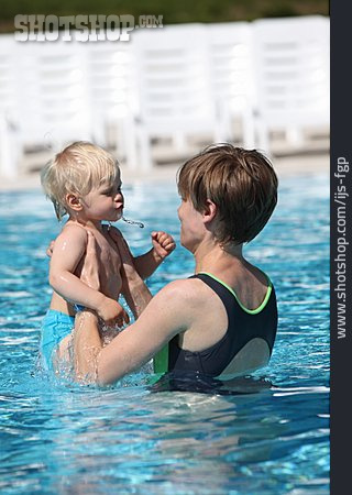 
                Mutter, Schwimmen, Sohn                   