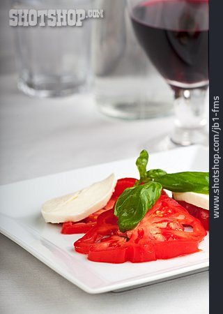 
                Tomate, Mozzarella, Vorspeise, Italienische Küche                   