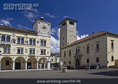 
                Belluno, Piazza Duomo                   