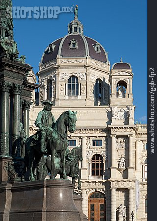 
                Wien, Reiterstandbild, Kunsthistorisches Museum                   