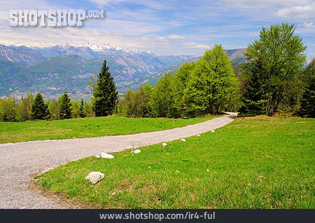
                Wanderweg, Gebirgslandschaft, Trentino                   