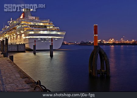 
                Kreuzfahrtschiff, Hamburger Hafen                   