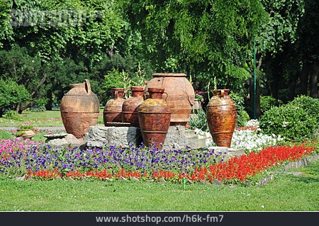 
                Amphora, Cismigiu Garden                   