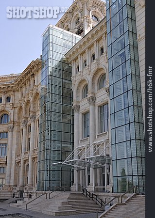 
                Museum, Bukarest                   