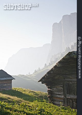 
                Dolomiten, Holzhütte, Grödner Tal                   