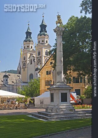 
                Dom, Brixen, Domplatz                   