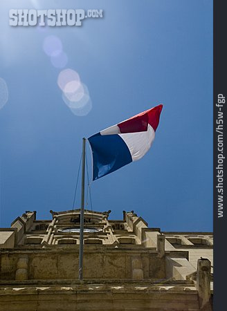 
                Frankreich, Nationalflagge, Narbonne                   