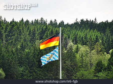 
                Bayern, Fahnenstange, Deutschlandflagge                   