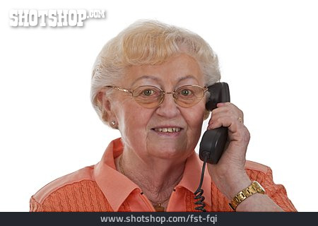 
                Seniorin, Telefonieren                   