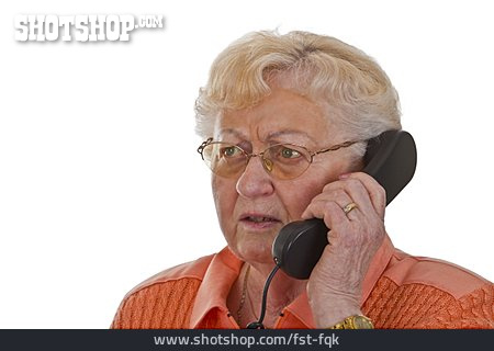 
                Seniorin, Besorgt, Telefonieren                   