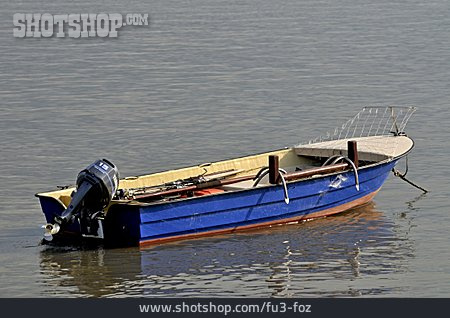 
                Motorboot                   