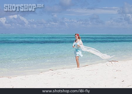 
                Frau, Strand, Indischer Ozean                   