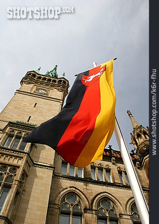 
                Rathaus, Braunschweig, Nationalflagge                   