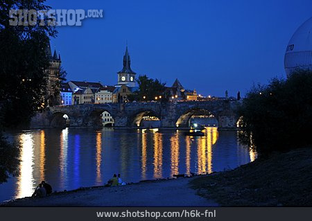 
                Flussufer, Prag, Karlsbrücke                   