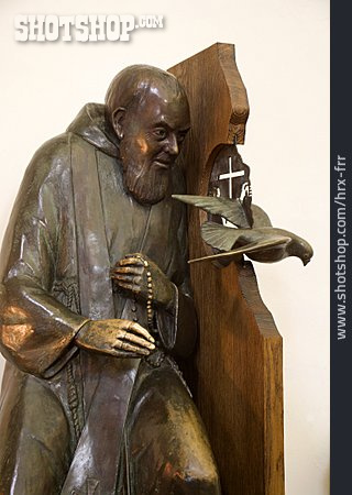 
                Statue, Pater Pio                   