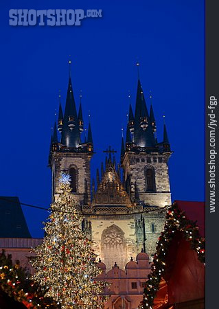 
                Weihnachtsmarkt, Prag, Teynkirche                   