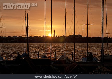 
                Sonnenuntergang, Yachthafen                   
