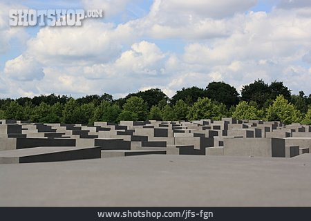 
                Stelenfeld, Holocaust-mahnmal                   