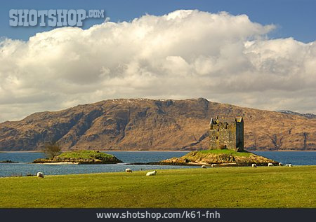 
                Schottland, Castle Stalker, Loch Laich                   