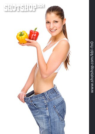 
                Junge Frau, Gesunde Ernährung, Paprika, Diäterfolg                   