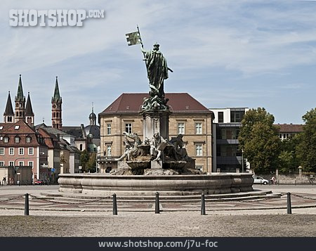 
                Würzburg, Frankoniabrunnen, Residenzplatz                   