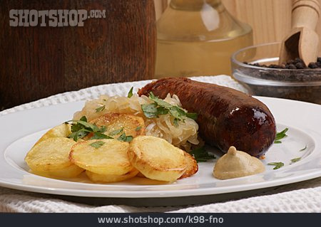 
                Deutsche Küche, Tellergericht, Rauchwurst                   