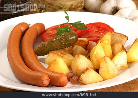 
                Mahlzeit, Bratkartoffeln, Wiener Würstchen                   