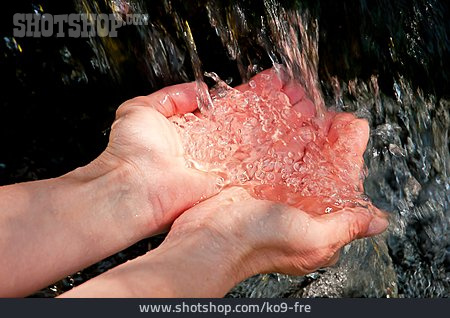 
                Erfrischung, Hände, Wasserstrahl                   