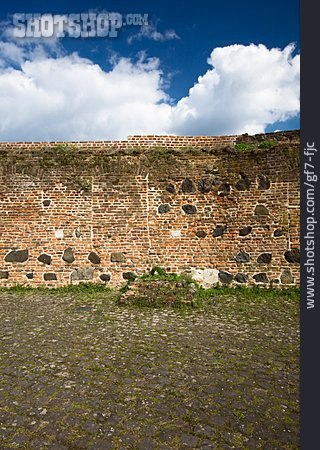 
                Festungsmauer, Stadtmauer                   