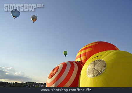 
                Heißluftballon, Fliegen, Ballonfahrt                   