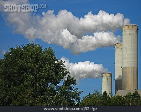 
                Kohlekraftwerk, Schornstein, Rauchwolke                   