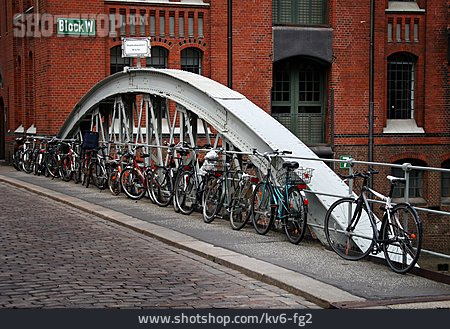 
                Fahrrad, Brückenpfeiler                   