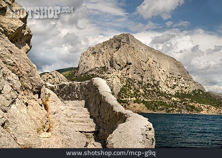 
                Steintreppe, Schwarzes Meer, Krim                   