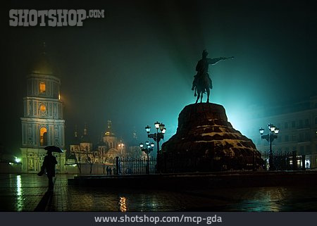 
                Statue, Kiew, Kiewer Sophienkathedrale, Chmelnyzkyj-denkmal                   