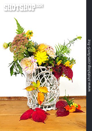 
                Blumenstrauß, Blumenvase, Herbstdekoration                   