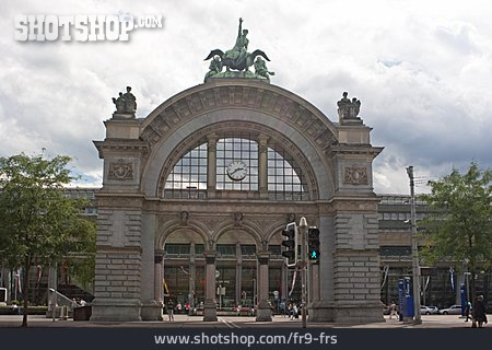 
                Hauptbahnhof, Luzern                   