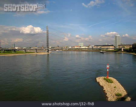 
                Düsseldorf, Rhein, Rheinkniebrücke                   