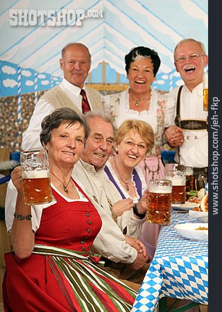 
                Oktoberfest, Bayerisch, Zuprosten, Seniorengruppe                   