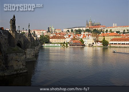 
                Prag, Moldau, Veitsdom                   