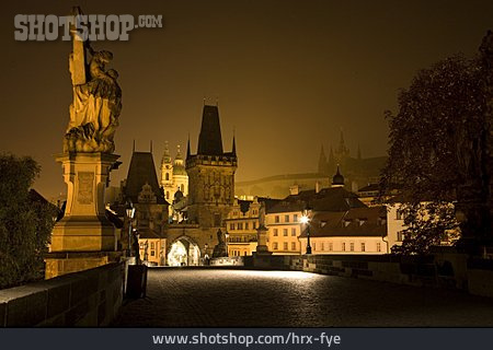
                Nacht, Prag, Karlsbrücke                   
