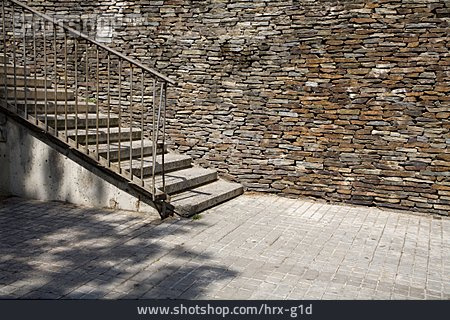 
                Treppe, Mauer                   