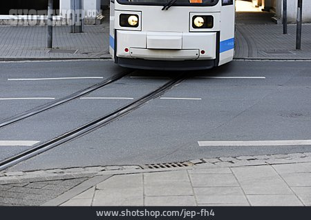 
                öffentliches Verkehrsmittel, Straßenbahn                   