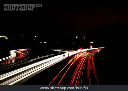
                Autobahn, Straßenverkehr, Lichtspuren                   
