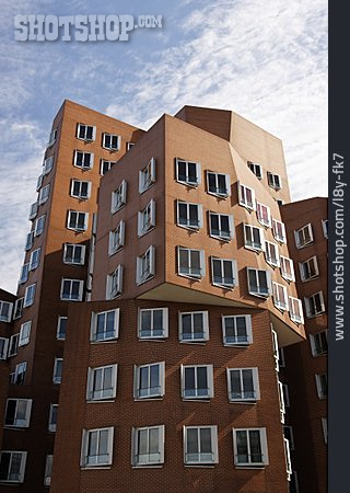 
                Moderne Baukunst, Gehryhaus                   