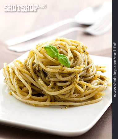 
                Spaghetti, Pesto                   