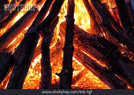 
                Lagerfeuer                   