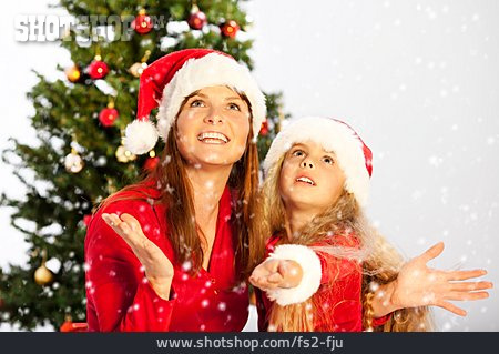
                Mutter, Tochter, Schneien, Weihnachtsfrau                   