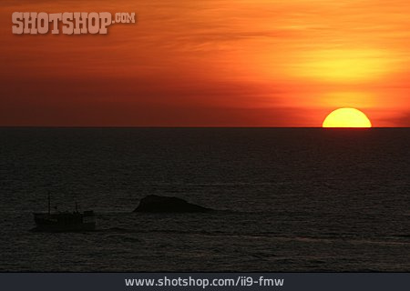
                Sonnenuntergang, Meer, Fischerboot                   